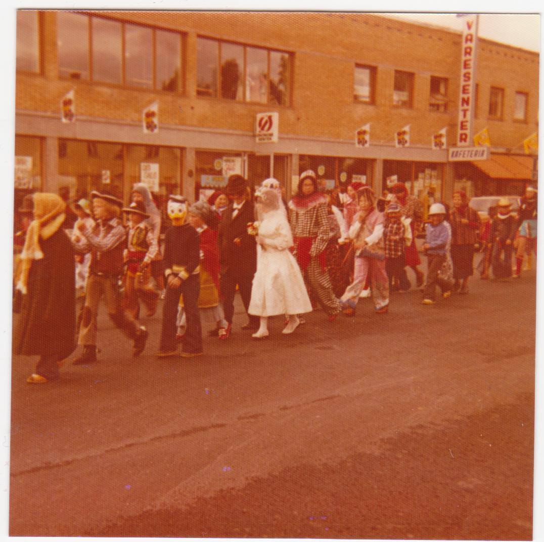 Historisk bilde fra Renadagene - gamle tradisjoner på Rena